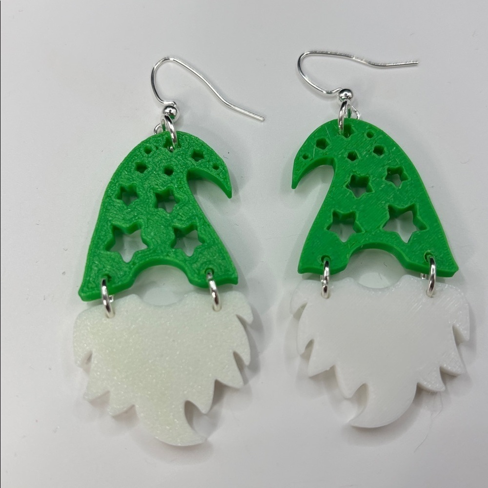 🎄 Green Hat Christmas Gnome Earrings 🎅✨ - Picture 4 of 4